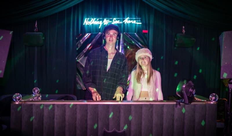 Juno Love performance